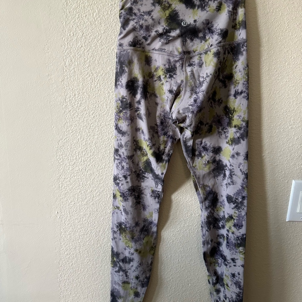 Lululemon High-Waist womens Tie-Dye Leggings in Gray & Olive size 4/ NWOT B207 - Picture 4 of 4